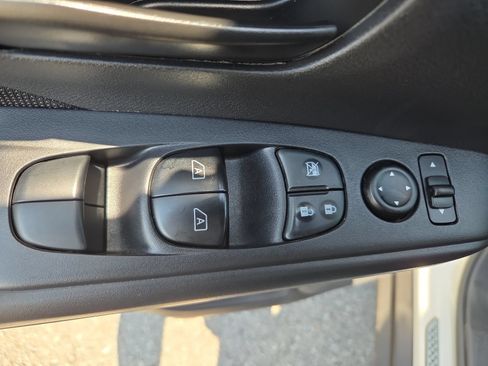Used 2024 Nissan Kicks S FWD image 15