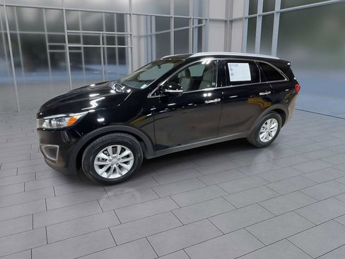 Used 2018 Kia Sorento LX w/ LX V6 Convenience Package image 4