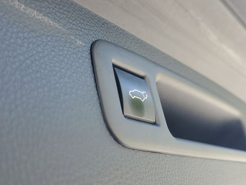 Used 2021 Toyota Highlander XLE image 10