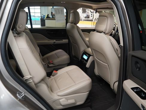 Used 2020 Lincoln Aviator Reserve w/ Equipment Group 201A image 25