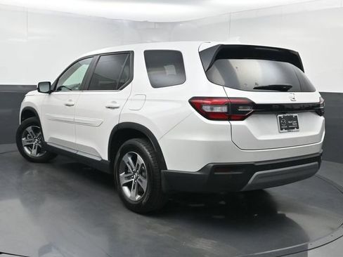 Used 2025 Honda Pilot EX-L image 4