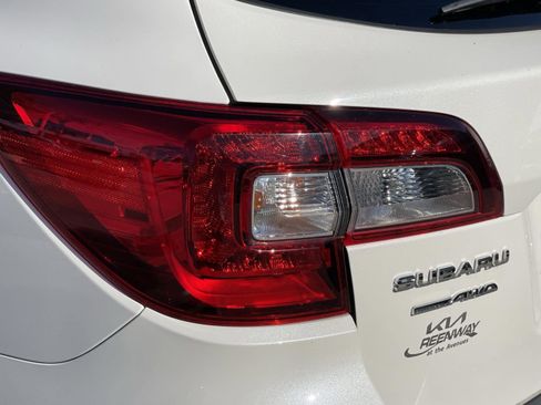 Used 2017 Subaru Outback 3.6R Touring image 7