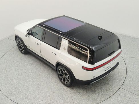Used 2025 Rivian R1S Adventure AWD/4WD image 28