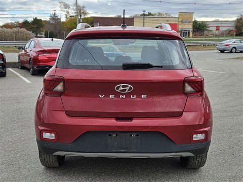 Used 2023 Hyundai Venue Limited image 4