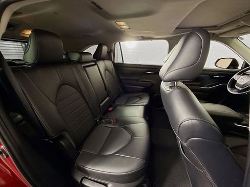 Used 2022 Toyota Highlander XLE image 27