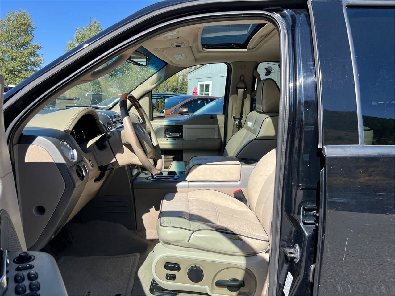 Used 2008 Lincoln Mark LT 4x4 image 9