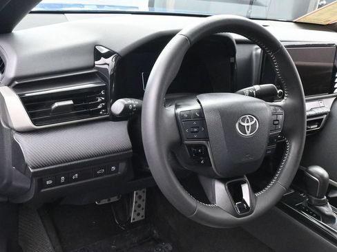 Used 2025 Toyota Camry SE FWD image 15