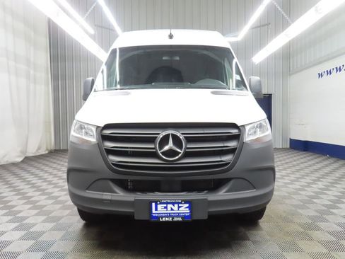 Used 2024 Mercedes-Benz Sprinter 2500 image 38