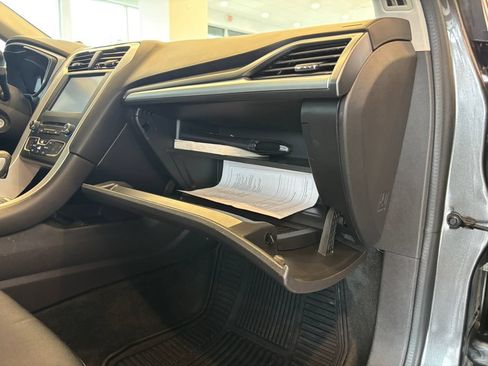 Used 2016 Ford Fusion SE FWD image 24