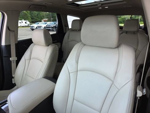 Used 2020 Buick Enclave Essence FWD image 19