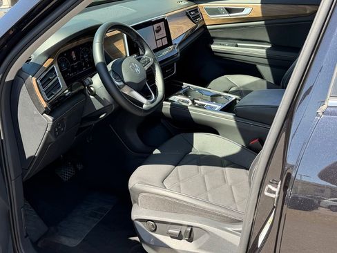 Used 2025 Volkswagen Atlas SE AWD/4WD image 11