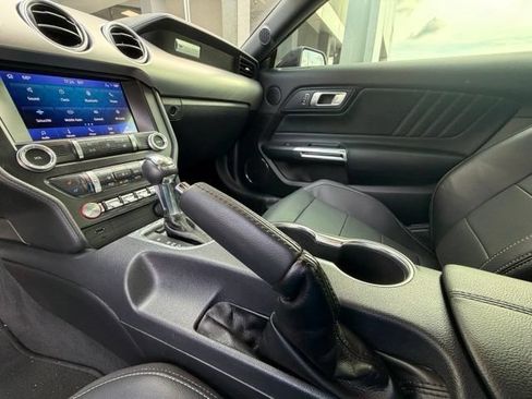 Used 2022 Ford Mustang GT Premium w/ Black Accent Package RWD image 15