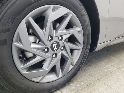 Used 2024 Hyundai Elantra SEL image 31