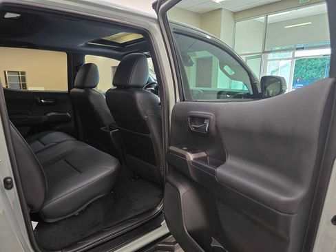 Certified 2023 Toyota Tacoma TRD Off-Road w/ TRD Premium Off Road Package AWD/4WD image 25