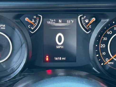 Used 2025 Jeep Wrangler Sport image 29