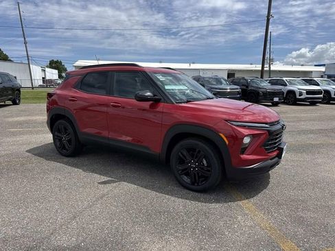 New 2026 Chevrolet TrailBlazer LT w/ Midnight Edition FWD image 6