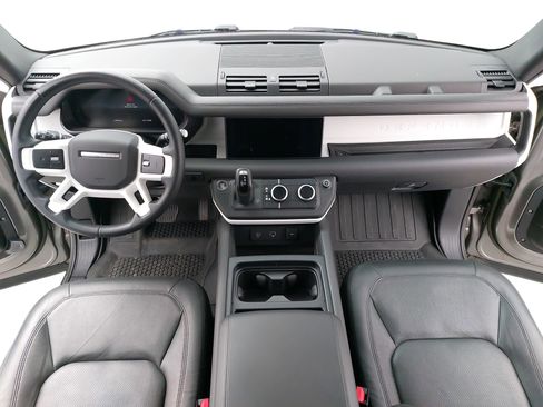 Used 2023 Land Rover Defender 110 SE image 11
