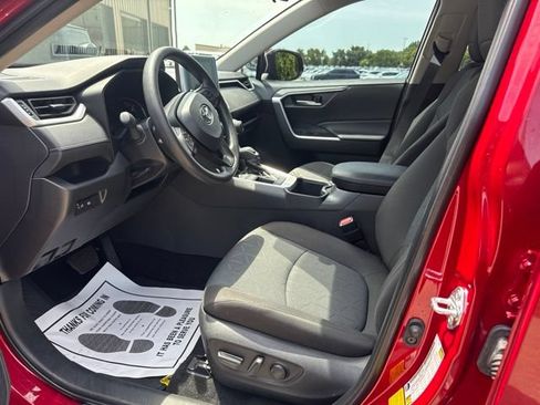 Used 2025 Toyota RAV4 XLE FWD image 10