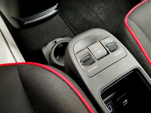 Used 2024 FIAT 500 e (RED) FWD image 31