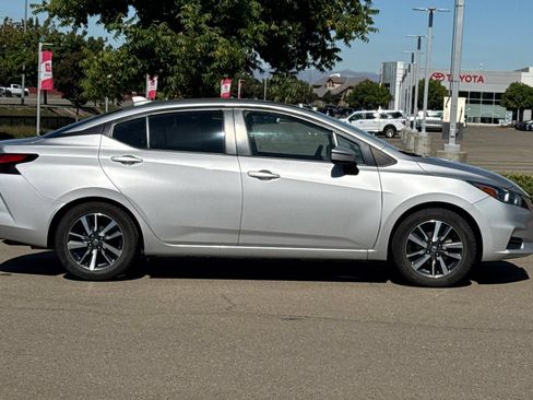 Used 2021 Nissan Versa SV FWD image 3