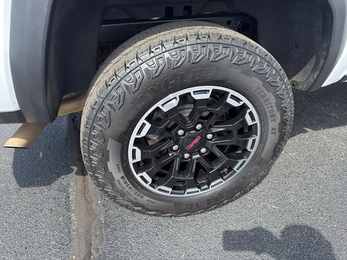 Used 2026 GMC Canyon AT4 AWD/4WD image 10