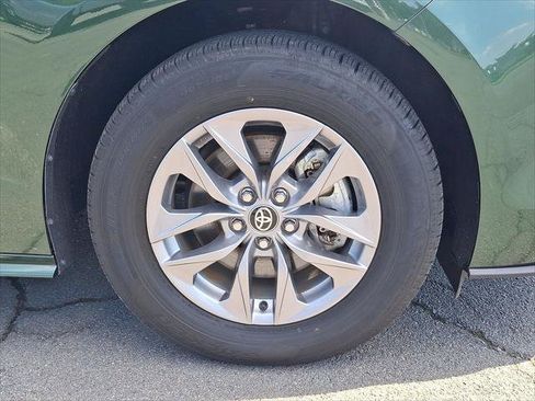 Certified 2025 Toyota Sienna XLE FWD image 27