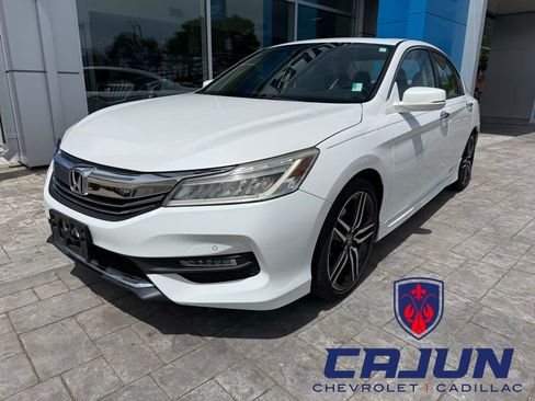 Used 2017 Honda Accord Touring image 1