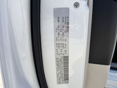 Used 2018 Chrysler Pacifica Touring-L Plus FWD image 36