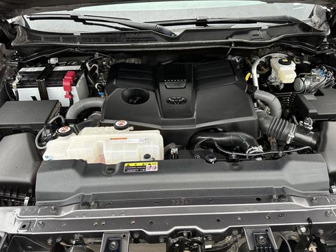 Used 2022 Toyota Tundra SR5 w/ Convenience Package image 10