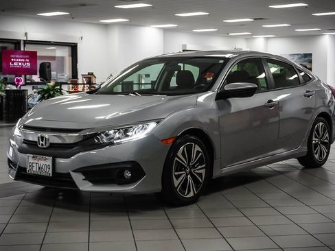 Used 2018 Honda Civic EX-T image 3