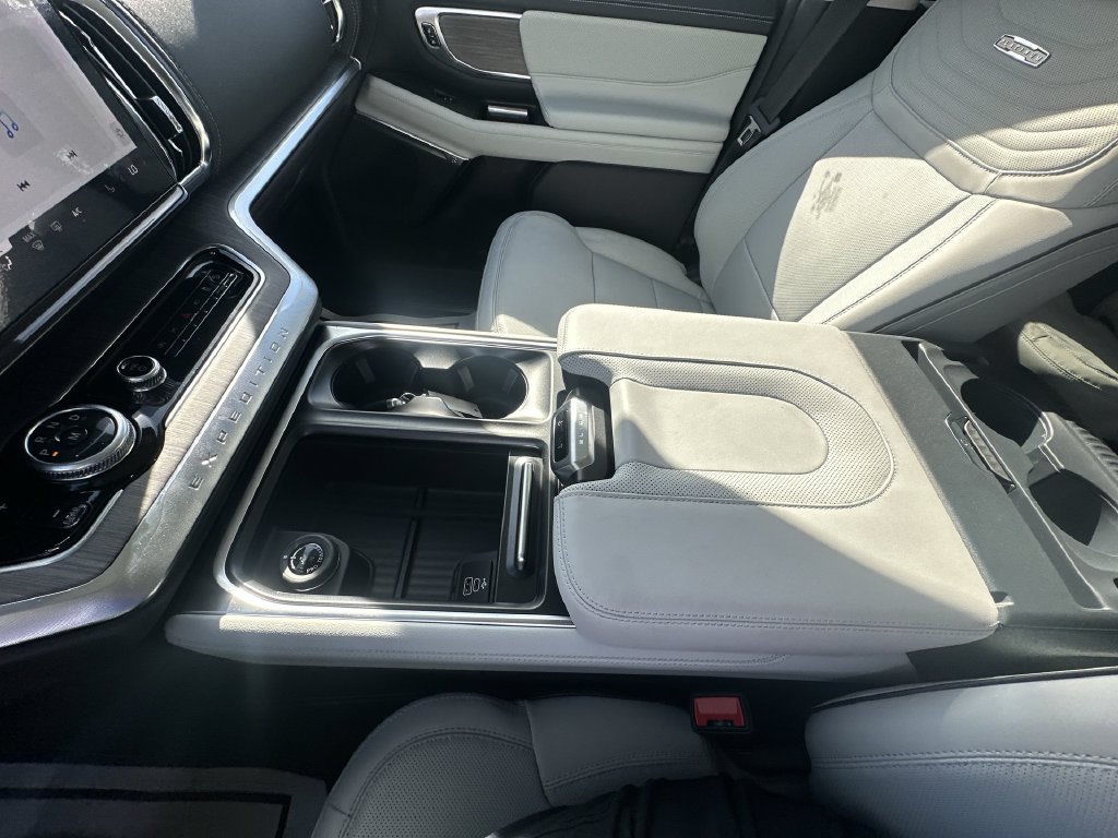 New 2026 Ford Expedition Platinum w/ Platinum Ultimate Package AWD/4WD image 27