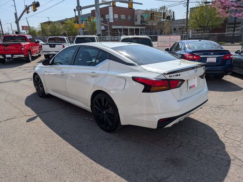 Used 2022 Nissan Altima 2.5 SR w/ Midnight Edition Package FWD image 8