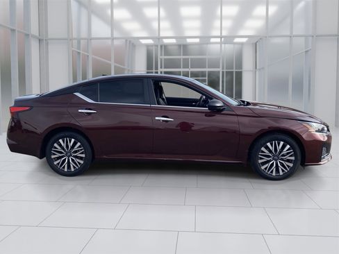 New 2025 Nissan Altima 2.5 SV image 7