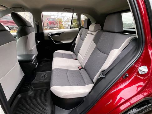 Used 2022 Toyota RAV4 XLE image 18