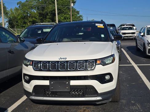 Used 2025 Jeep Compass Limited AWD/4WD image 2