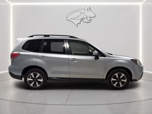 Used 2017 Subaru Forester 2.5i Premium w/ All-Weather Package AWD/4WD image 6