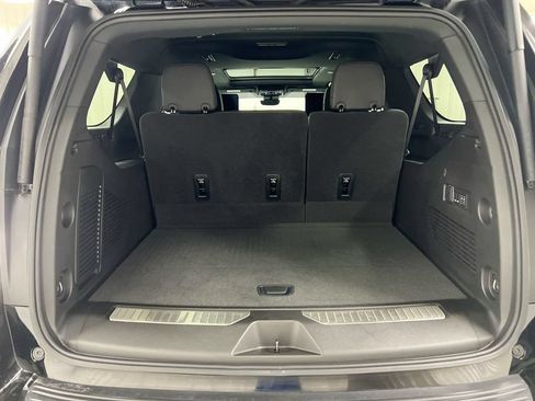 Used 2025 Chevrolet Suburban High Country AWD/4WD image 26