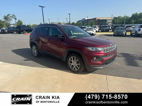 Used 2022 Jeep Compass Latitude AWD/4WD image 3