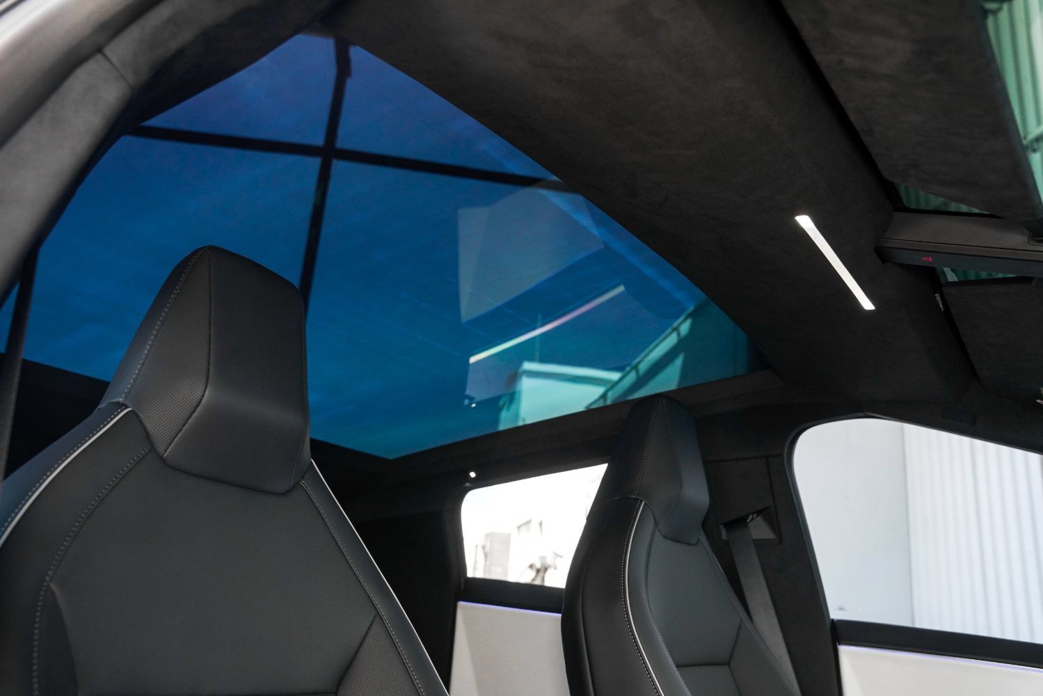Used 2024 Tesla Cybertruck Cyberbeast AWD/4WD image 31