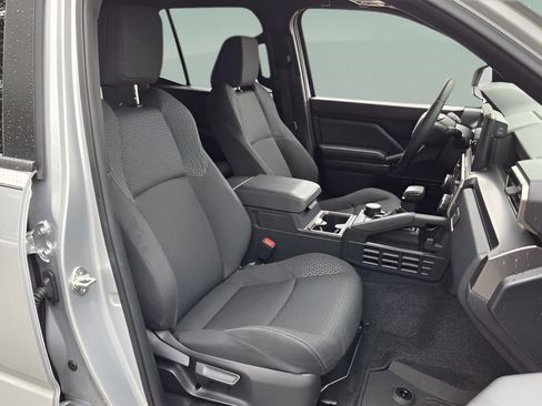 Used 2025 Toyota 4Runner SR5 AWD/4WD image 15