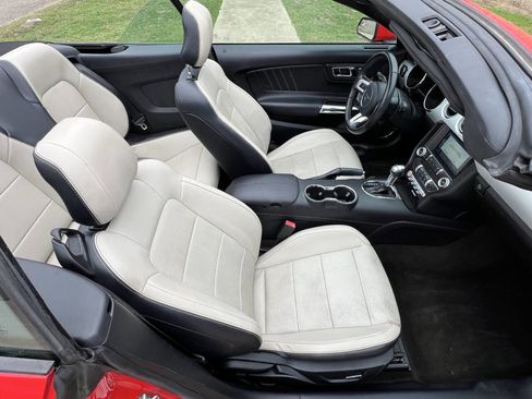 Used 2016 Ford Mustang Premium image 21