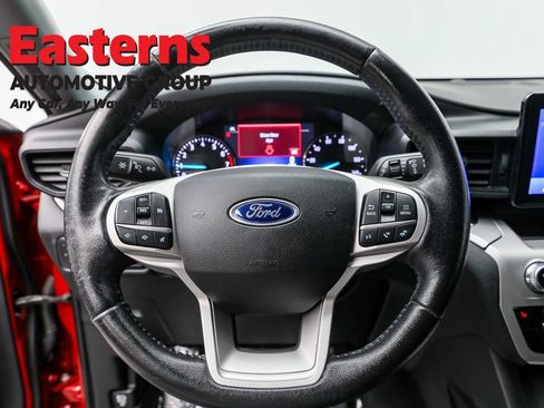 Used 2021 Ford Explorer XLT image 10