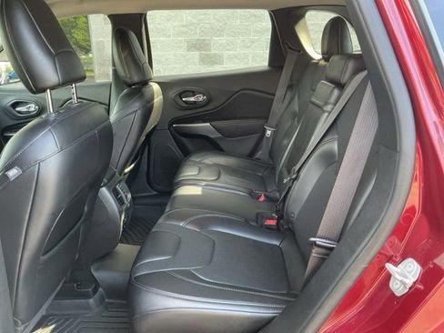 Used 2019 Jeep Cherokee Limited FWD image 16
