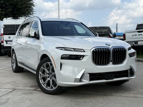 Used 2024 BMW X7 xDrive40i AWD/4WD image 2