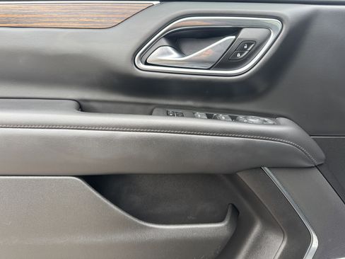 Used 2022 Chevrolet Suburban High Country AWD/4WD image 9