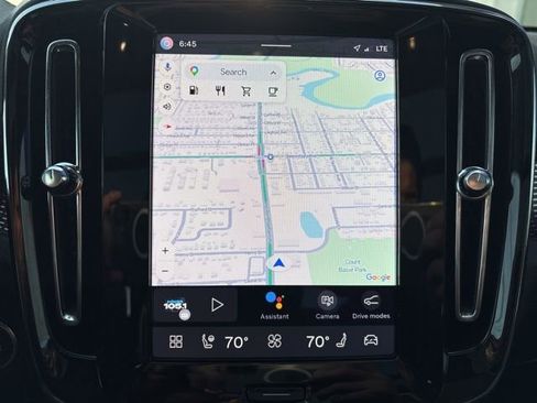 Used 2025 Volvo XC40 B5 Plus image 23