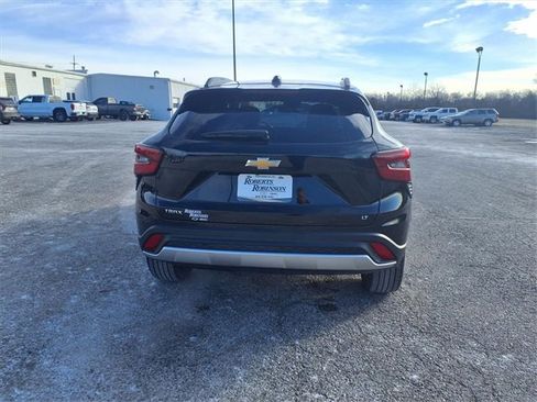 Used 2025 Chevrolet Trax LT w/ LT Convenience Package image 19