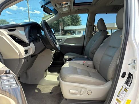 Used 2015 Toyota Sienna XLE Premium FWD image 15