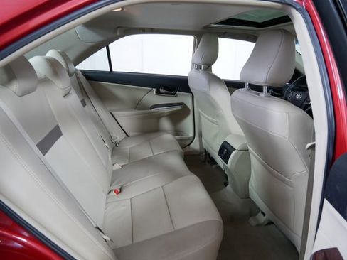 Used 2012 Toyota Camry XLE w/ Leather Pkg image 12