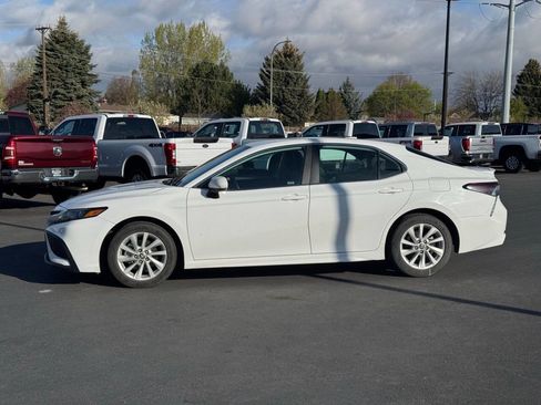 Used 2024 Toyota Camry SE FWD image 4